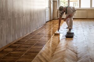 Lee más sobre el artículo Acuchillado y barnizado de suelos en Cantabria